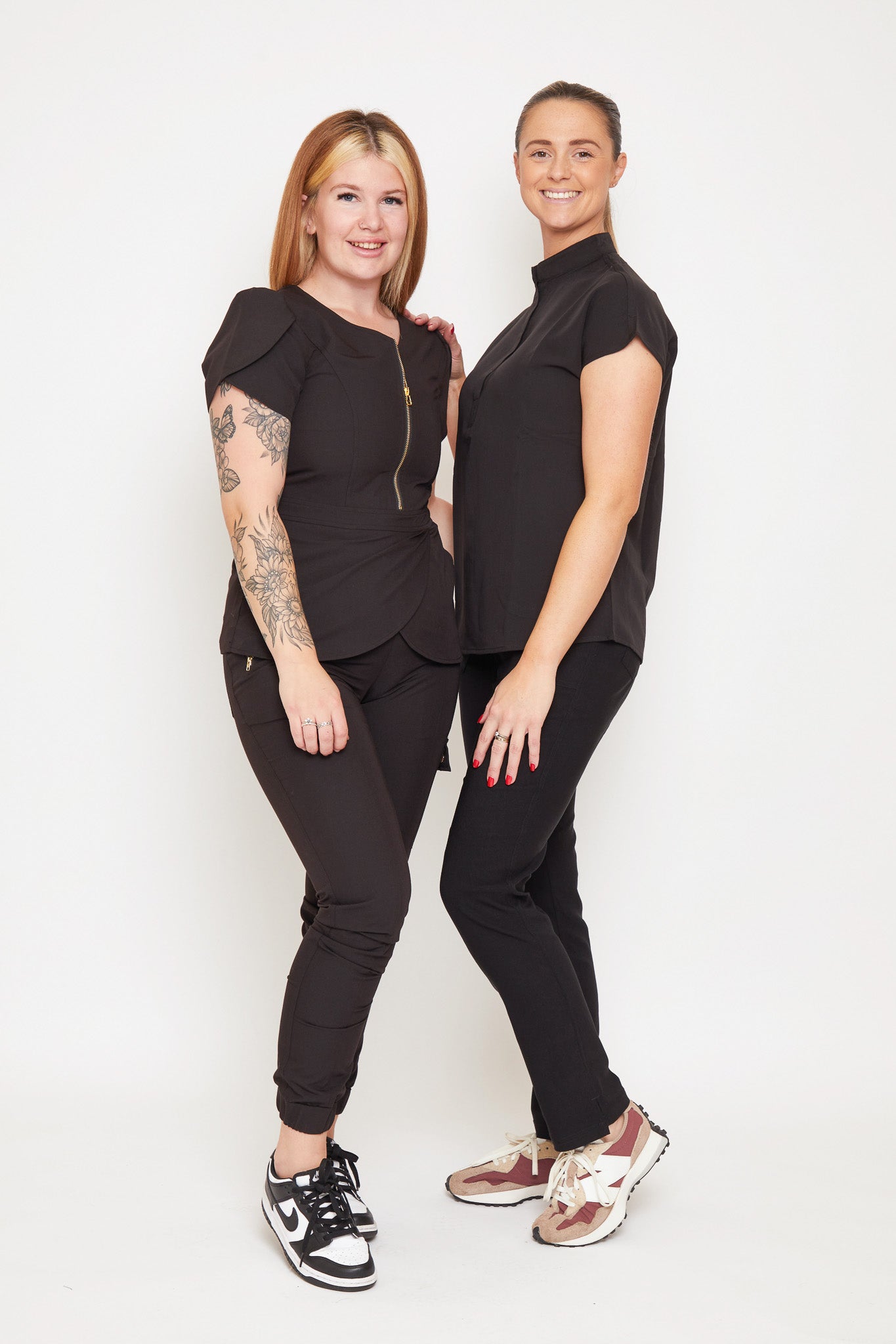 Black and navy scrubs for UK beauty professionals – comfortable and polished look